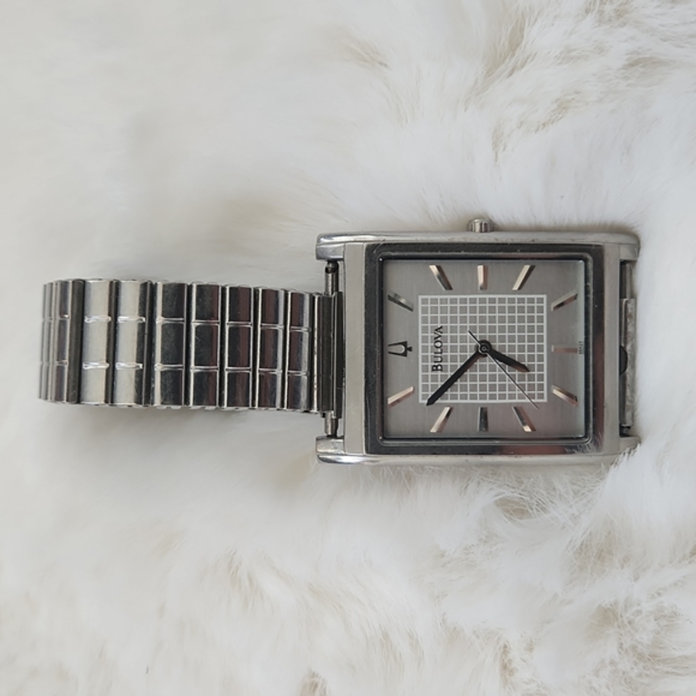 Bulova‎ watch